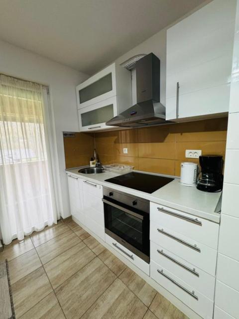 Apartments Paradise Licko Petrovo Selo Exterior foto
