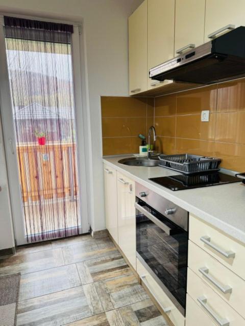 Apartments Paradise Licko Petrovo Selo Exterior foto
