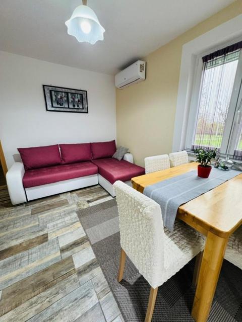 Apartments Paradise Licko Petrovo Selo Exterior foto
